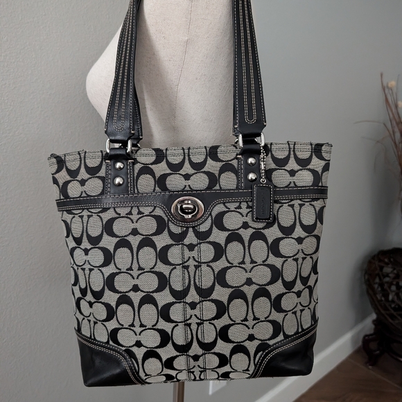 Coach Hampton Signature Tote - Picture 3 of 16
